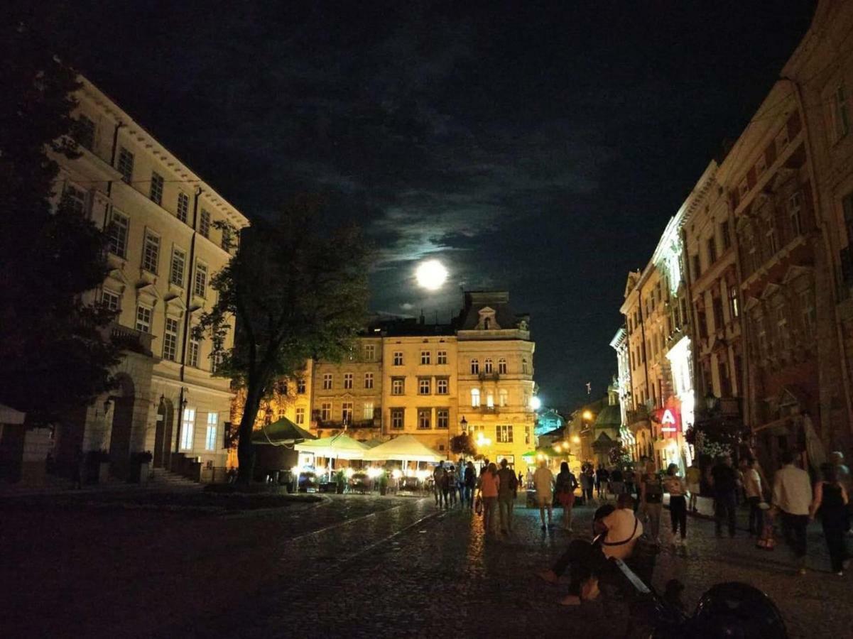 Modern Apartment In Lviv Historic Centre Ngoại thất bức ảnh